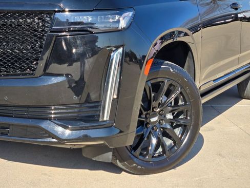 Used 2023 Cadillac Escalade Sport Platinum w/ LPO, ONYX Package image 7