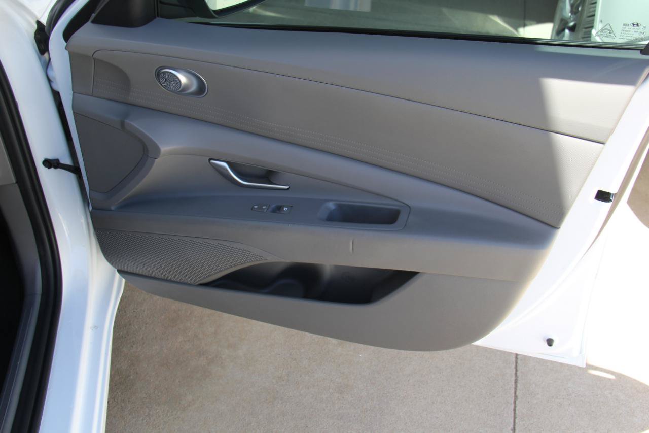 Used 2024 Hyundai Elantra SEL FWD image 34
