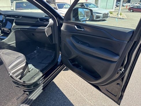 Used 2023 Jeep Grand Cherokee Altitude image 32