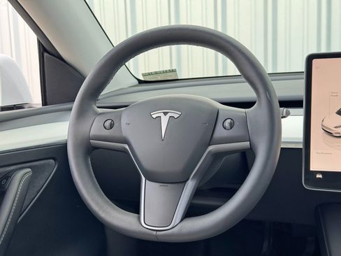 Used 2023 Tesla Model Y Performance image 18