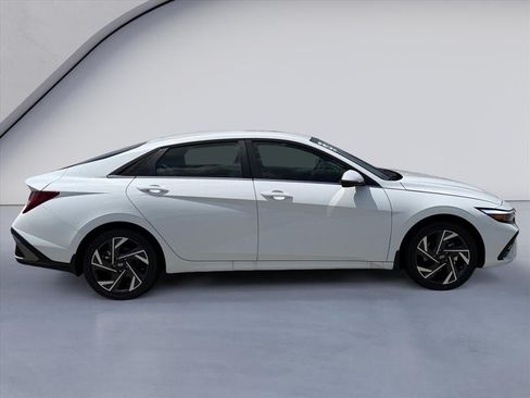 New 2026 Hyundai Elantra Limited FWD image 6