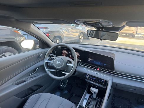 Used 2025 Hyundai Elantra SEL image 37