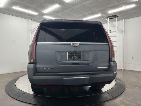 Used 2016 Cadillac Escalade Luxury image 6