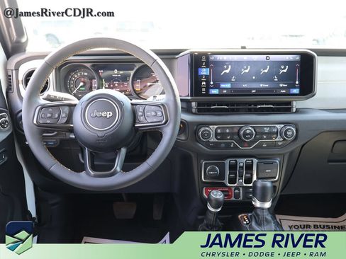 Used 2024 Jeep Wrangler Unlimited AWD/4WD image 17