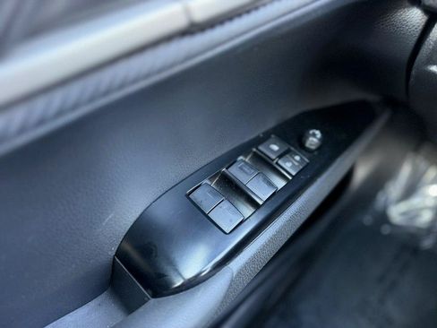 Used 2025 Toyota Camry SE FWD image 9
