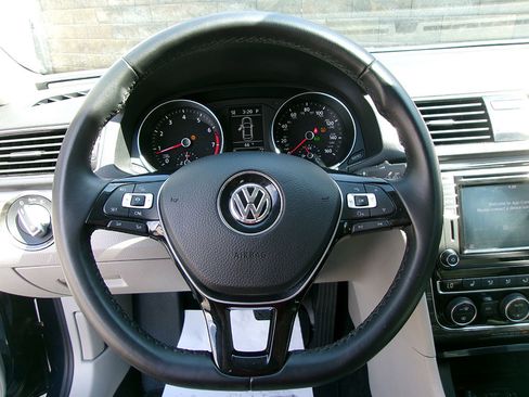 Used 2018 Volkswagen Passat 2.0T SE image 19