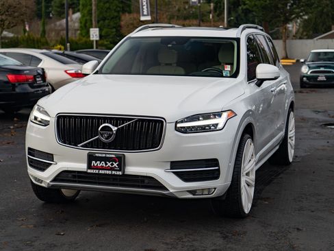 Used 2017 Volvo XC90 T6 Momentum w/ Vision Package image 4