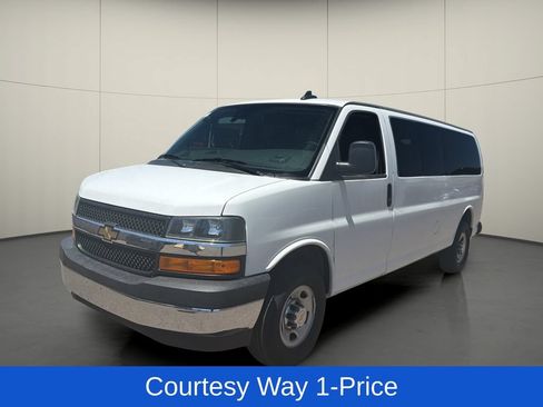 Used 2024 Chevrolet Express 3500 LT w/ LT Preferred Equipment Group RWD image 4