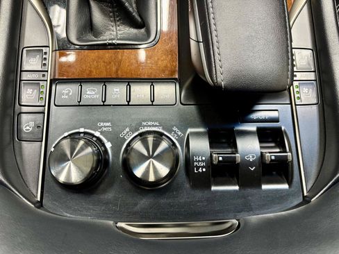 Used 2018 Lexus LX 570 4WD w/ Luxury Package image 34