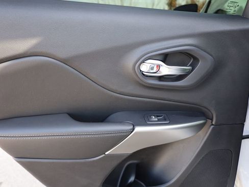 Used 2020 Jeep Cherokee High Altitude image 33