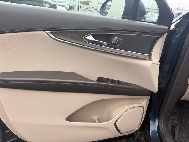Used 2017 Lincoln MKX Select w/ Enhanced Security Package FWD image 9