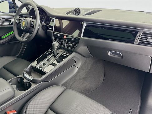 New 2026 Porsche Macan image 31