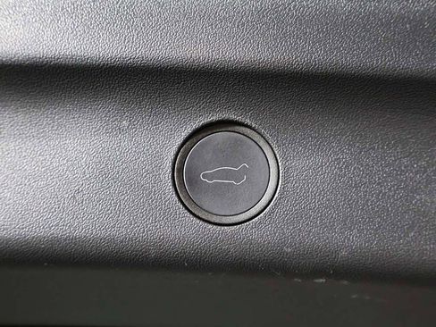 Used 2023 Tesla Model Y 2WD image 21