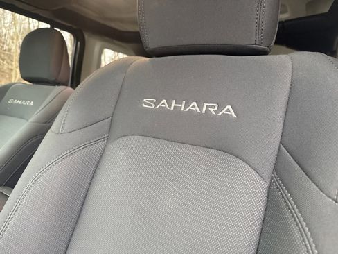 Used 2021 Jeep Wrangler Unlimited Sahara w/ Uconnect 4C Nav & Sound Group image 15