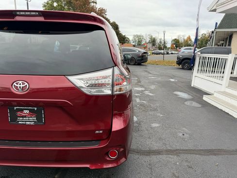 Used 2015 Toyota Sienna SE Premium image 64