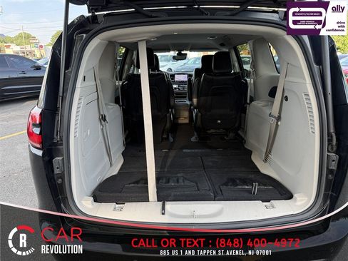 Used 2024 Chrysler Pacifica Limited FWD image 7