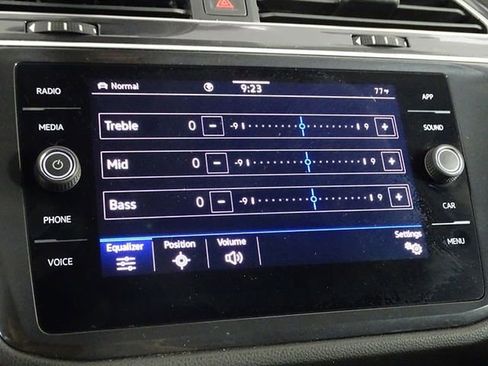 Used 2024 Volkswagen Tiguan SE image 37