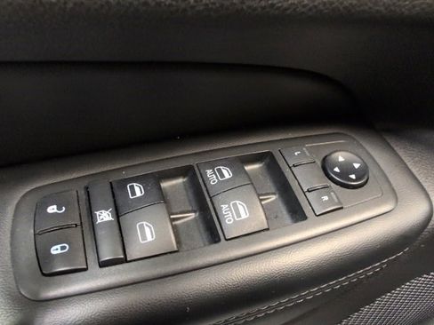 Used 2019 Jeep Grand Cherokee Altitude image 15