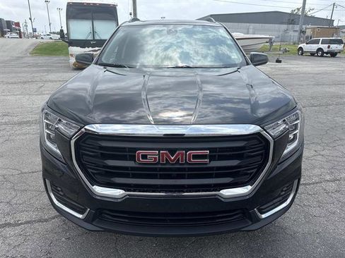 Used 2023 GMC Terrain SLE w/ Driver Convenience Package FWD image 2