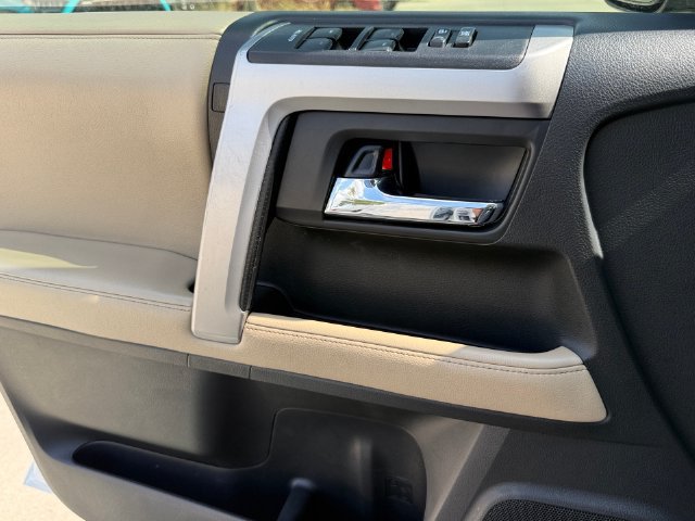 Used 2016 Toyota 4Runner SR5 Premium RWD image 19