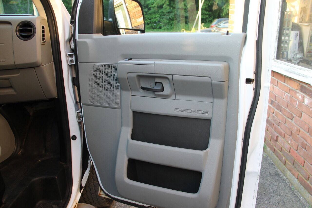 Used 2013 Ford E-250 and Econoline 250 w/ PWR Group RWD image 24