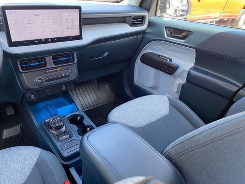 Certified 2025 Ford Maverick XLT image 17