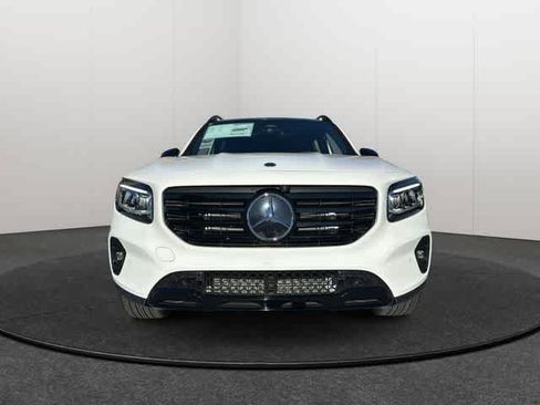 Used 2026 Mercedes-Benz GLB 250 4MATIC image 2