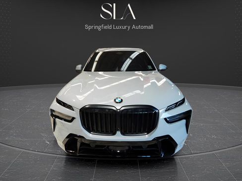 Used 2024 BMW X7 xDrive40i w/ Executive Package image 2