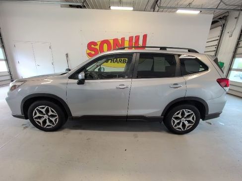 Used 2019 Subaru Forester Premium AWD/4WD image 2