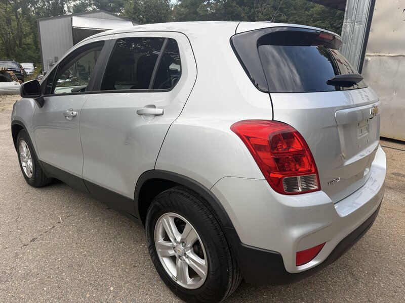 Used 2021 Chevrolet Trax LS w/ Tint and Cruise Package FWD image 7