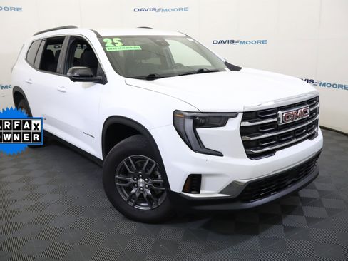 Certified 2025 GMC Acadia Elevation AWD/4WD image 2