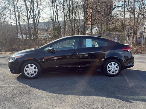Used 2017 Kia Forte LX image 13