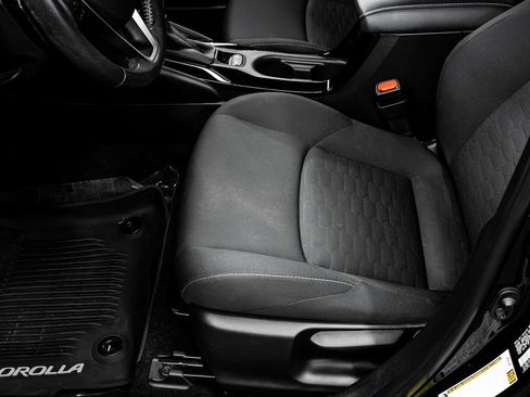 Used 2022 Toyota Corolla SE image 36