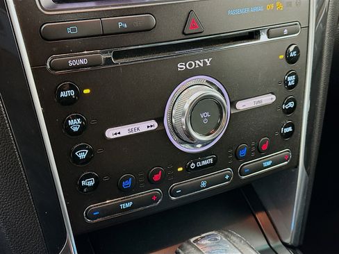 Used 2016 Ford Explorer Limited image 22