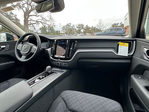 Certified 2025 Volvo XC60 B5 Core w/ Protection Package Premier AWD/4WD image 10