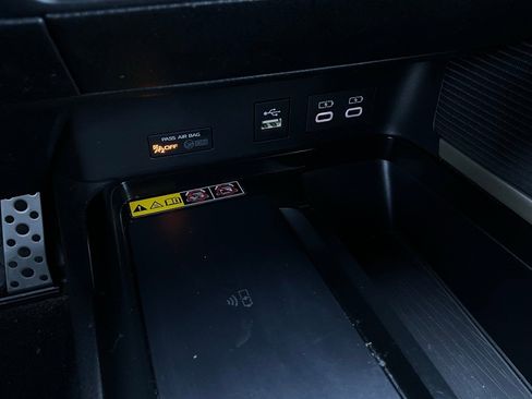 Used 2025 Toyota Camry SE image 25