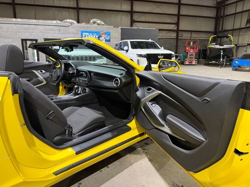 Used 2017 Chevrolet Camaro SS RWD image 28