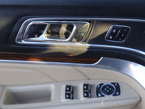 Used 2017 Ford Explorer Limited image 6