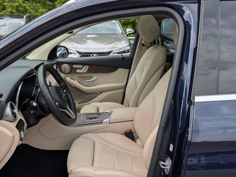 Used 2021 Mercedes-Benz GLC 300 4MATIC image 16