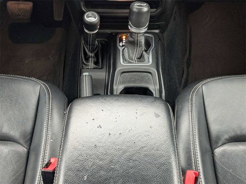 Used 2018 Jeep Wrangler Unlimited Sahara w/ Cold Weather Group image 19