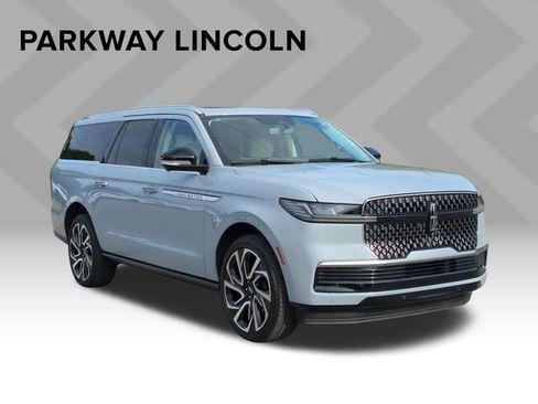 Used 2026 Lincoln Navigator L Reserve AWD/4WD image 7