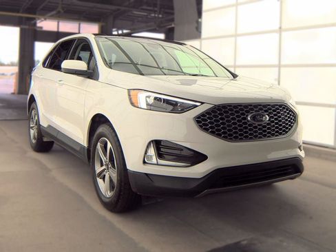 Used 2024 Ford Edge SEL w/ Convenience Package AWD/4WD image 4