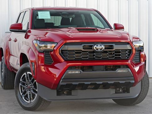 Used 2025 Toyota Tacoma TRD Sport image 4