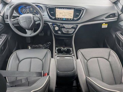 New 2026 Chrysler Pacifica Limited image 15