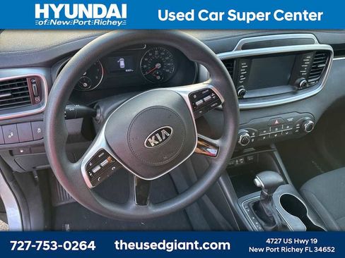 Used 2020 Kia Sorento LX image 10