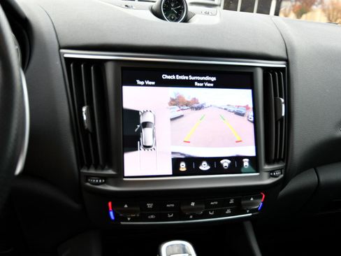 Used 2023 Maserati Levante Modena image 15