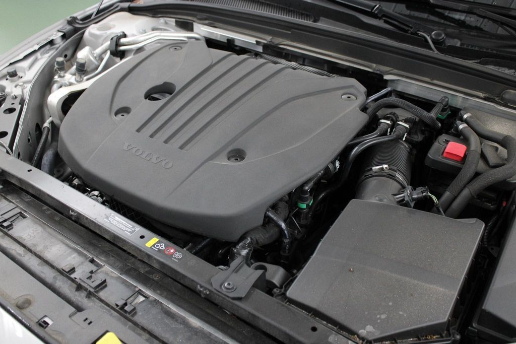 Used 2025 Volvo V60 B5 Cross Country Plus AWD/4WD image 45