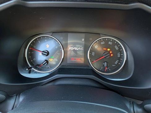 Used 2021 Toyota RAV4 XLE Premium image 10