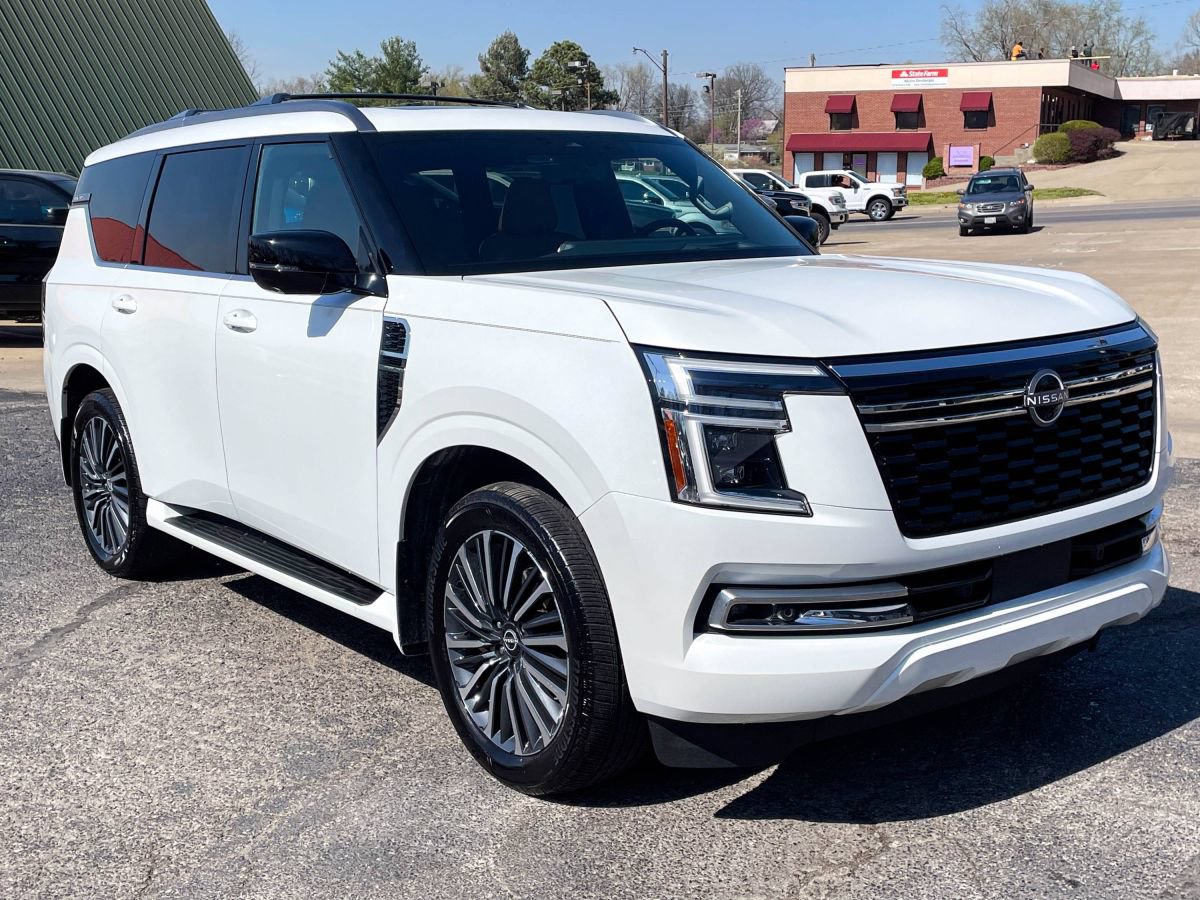 Used 2025 Nissan Armada Platinum Reserve AWD/4WD image 2