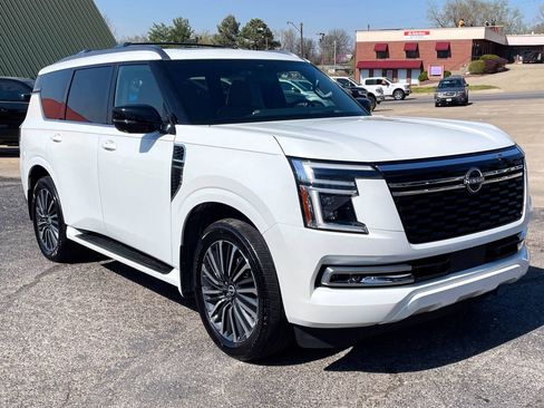 Used 2025 Nissan Armada Platinum Reserve AWD/4WD image 2